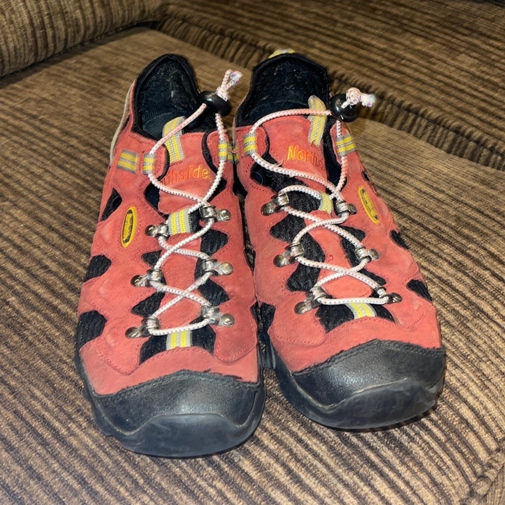 Northside shoes sandals burgundy